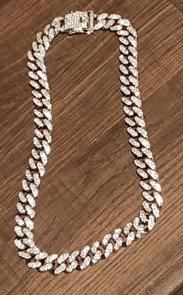 Miami Cuban Iced Out Chain (18 inches) - Picture 4 of 4